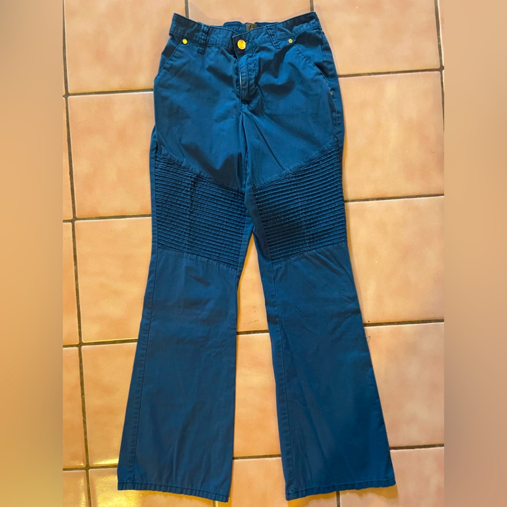Jaanuu “Moto” woman’s medical scrub pants in woman’s XS.
